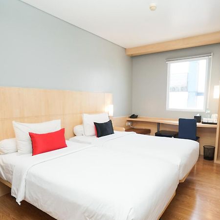 Ibis Jakarta Senen Экстерьер фото