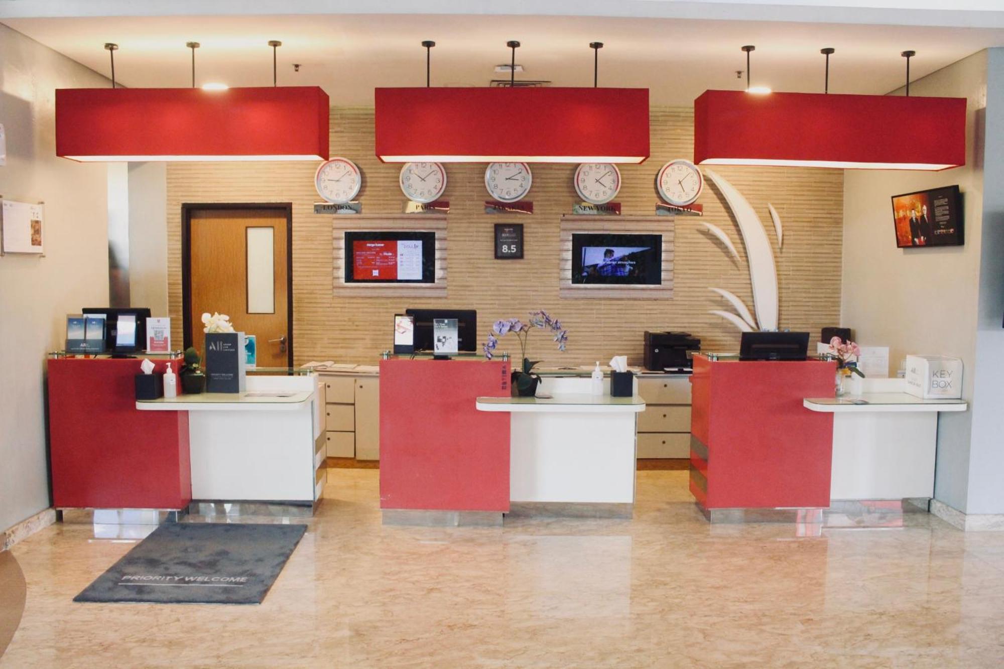 Ibis Jakarta Senen Экстерьер фото