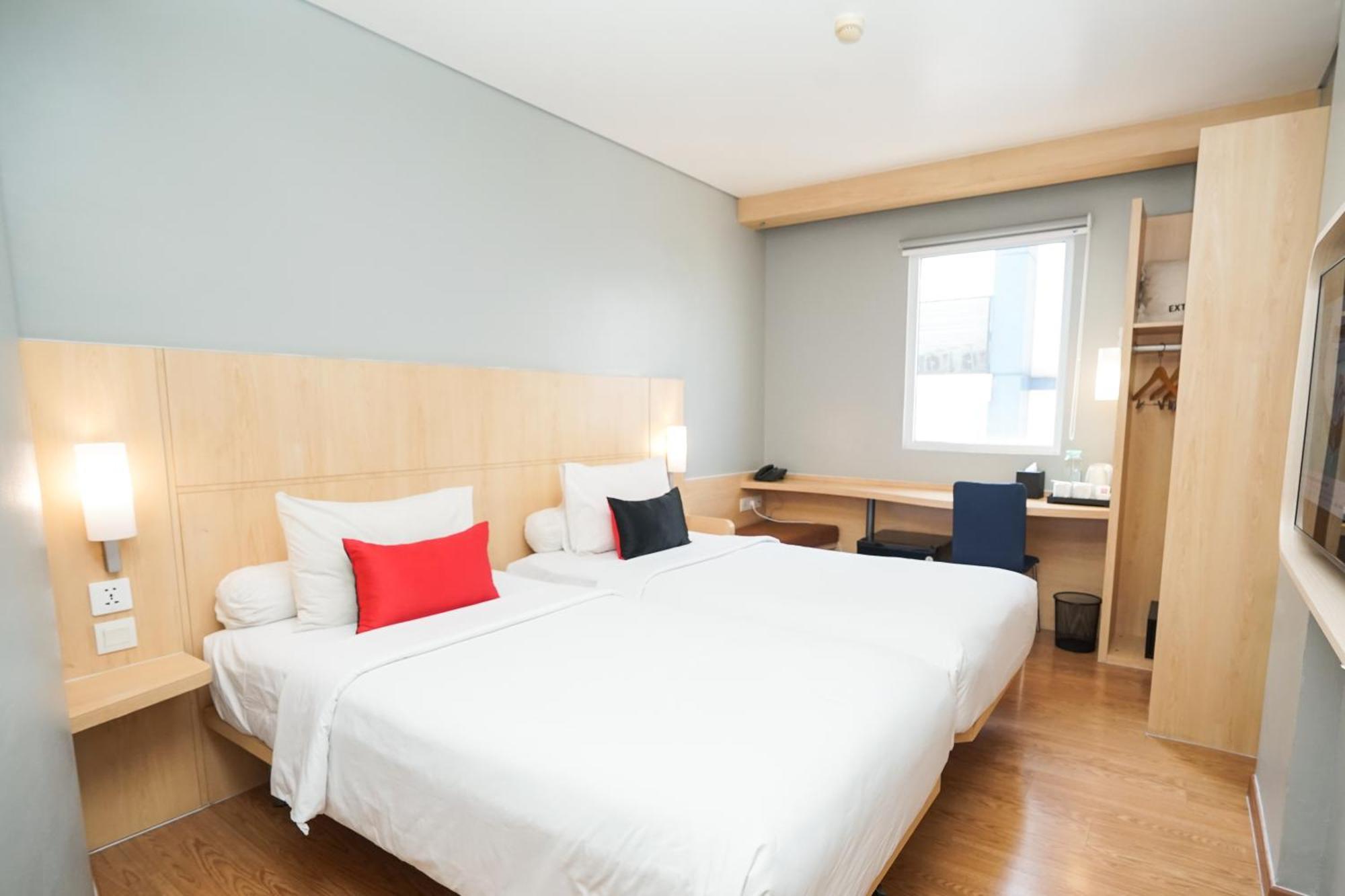 Ibis Jakarta Senen Экстерьер фото
