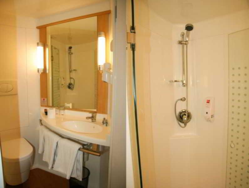 Ibis Jakarta Senen Экстерьер фото