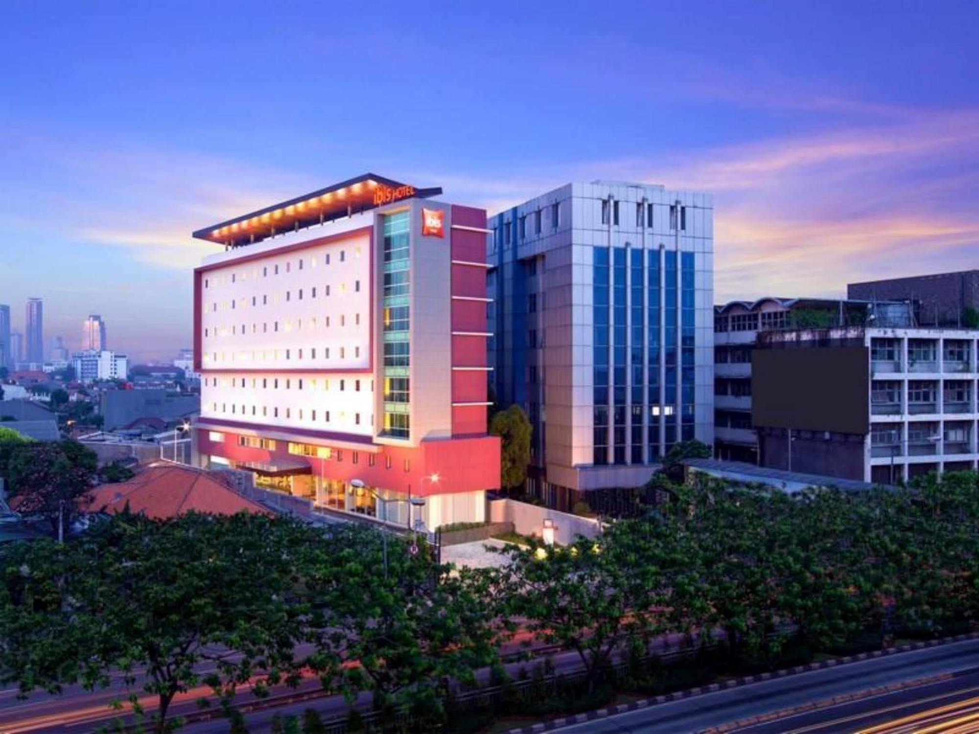 Ibis Jakarta Senen Экстерьер фото